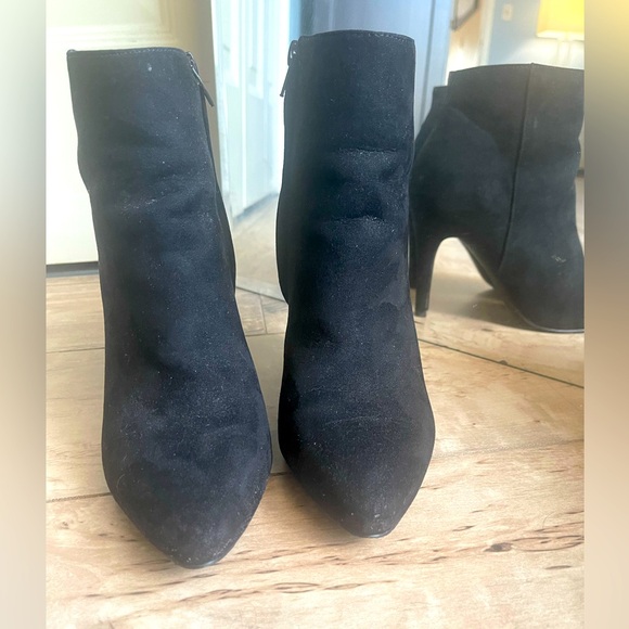 Ankle booties, black faux suede - Picture 10 of 14